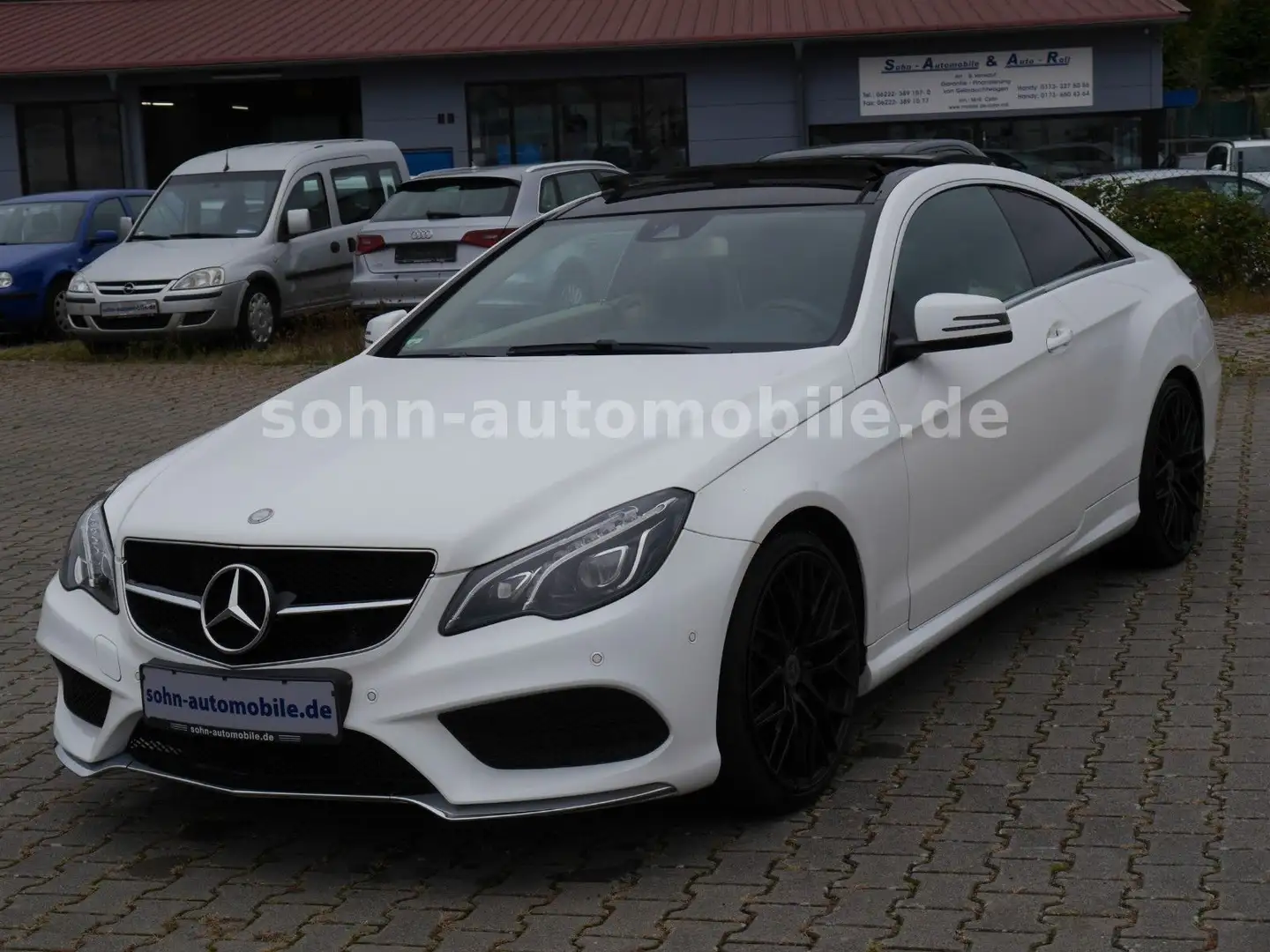 Mercedes-Benz E 200 Coupe AMG-Line Aut./Panorama/Leder/LED/19" Weiß - 1