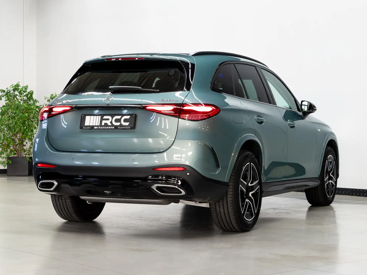 Mercedes-Benz GLC 300 e 4M AMG Night PANORAMA Distronic+ Memory Trekhaak Argent - 2