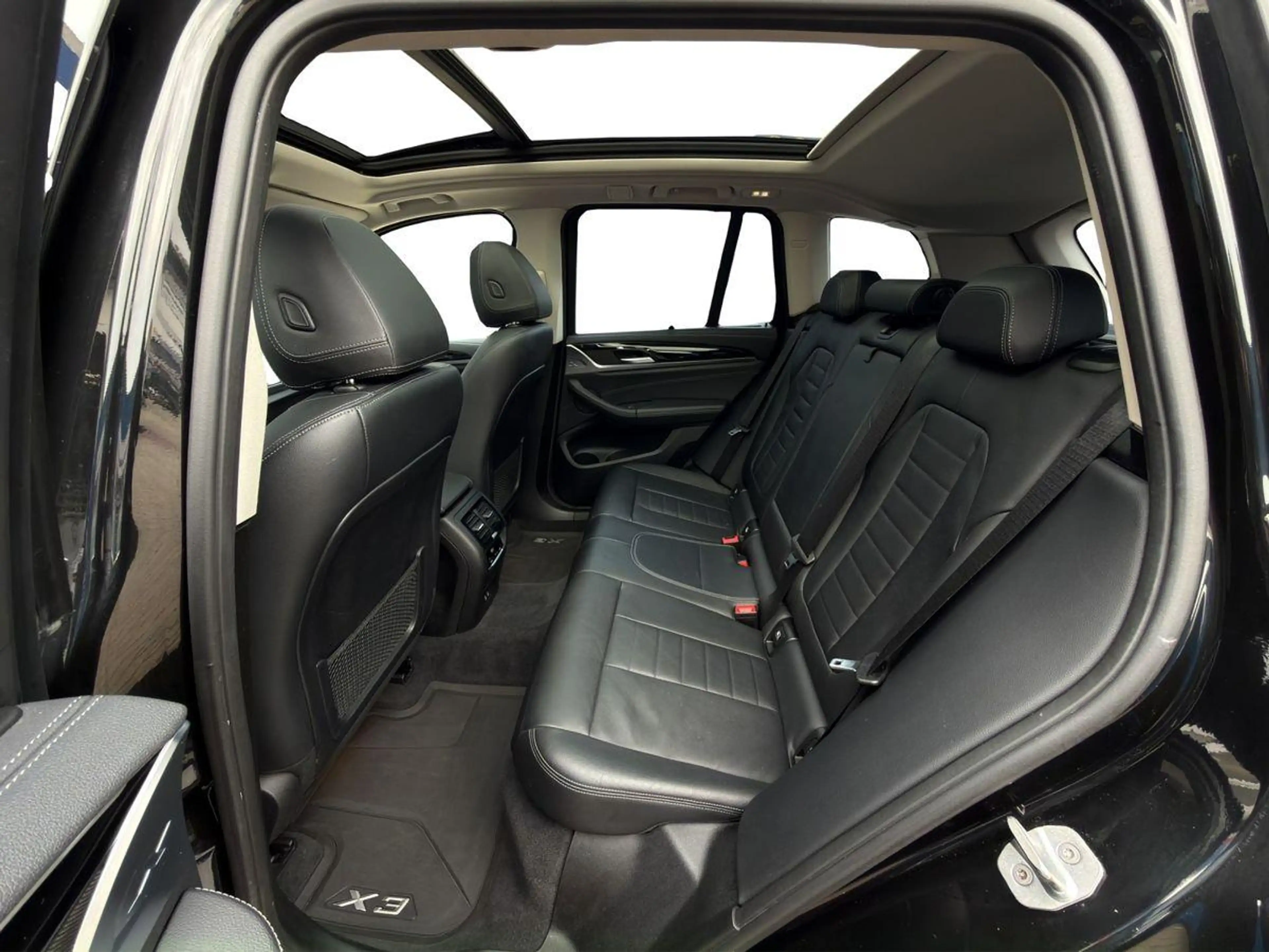 BMW X3 xDrive 20i | LUXURY LINE | AHK | HUD | RF-KAM — photo 25
