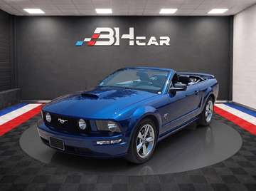 Cabriolet V8 4,6 L 305 ch