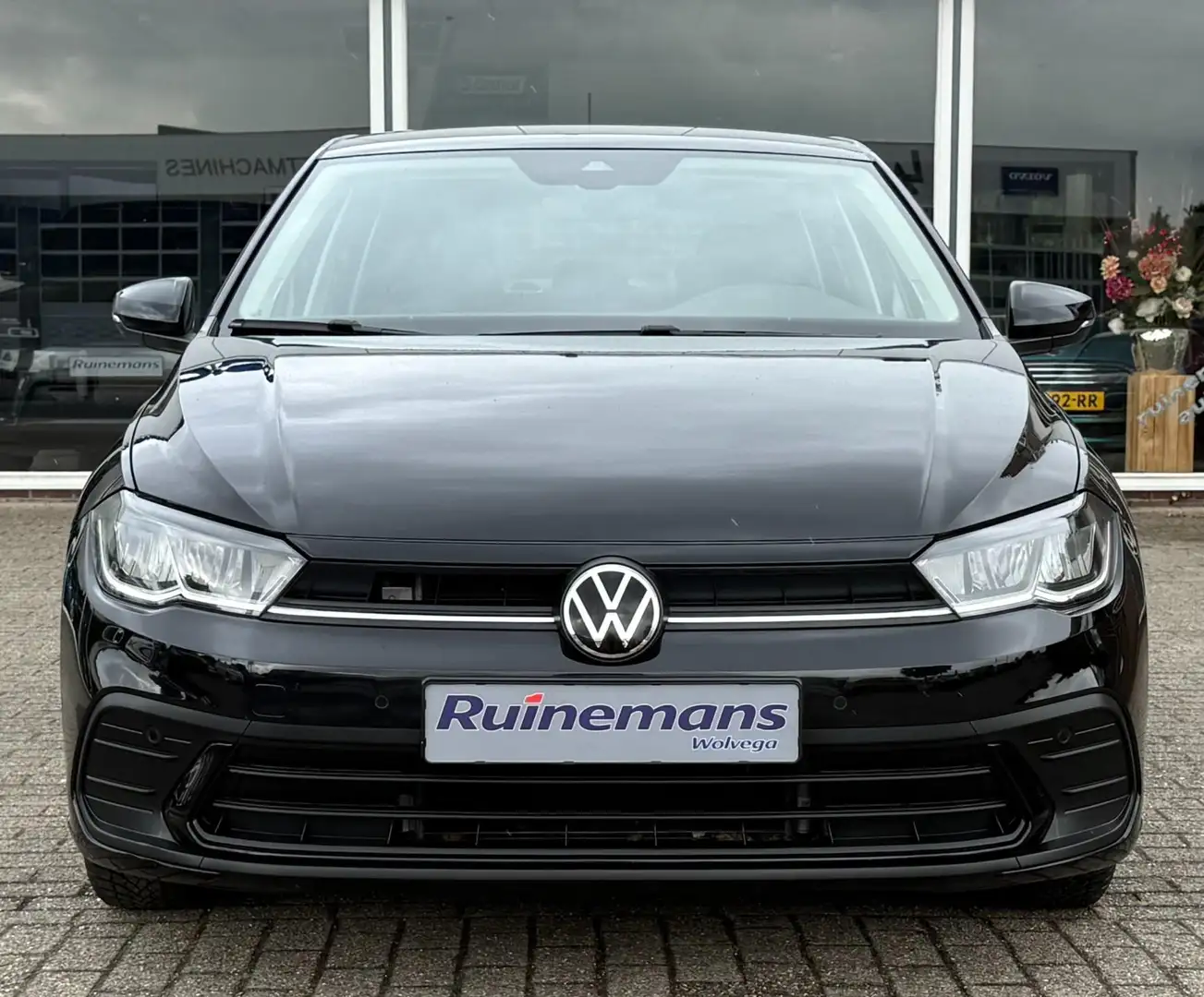 Volkswagen Polo 1.0 TSI Life Business / LED / CLIMA / STOELVERW Zwart - 2