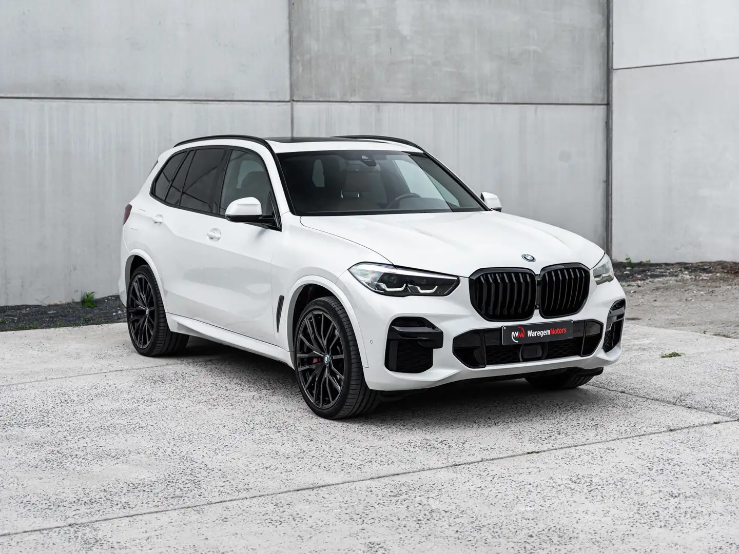 BMW X5 X5 45e M-pack 22" Pano Black Pack Comfort seats - 1
