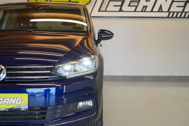 Volkswagen Touran view 10