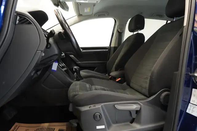 Volkswagen Touran view 15