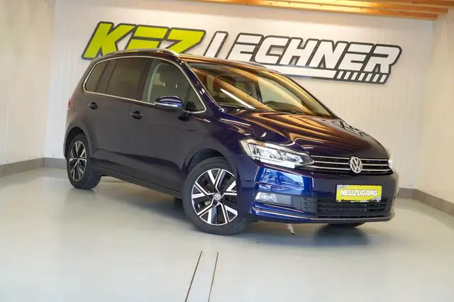 Volkswagen Touran view 3