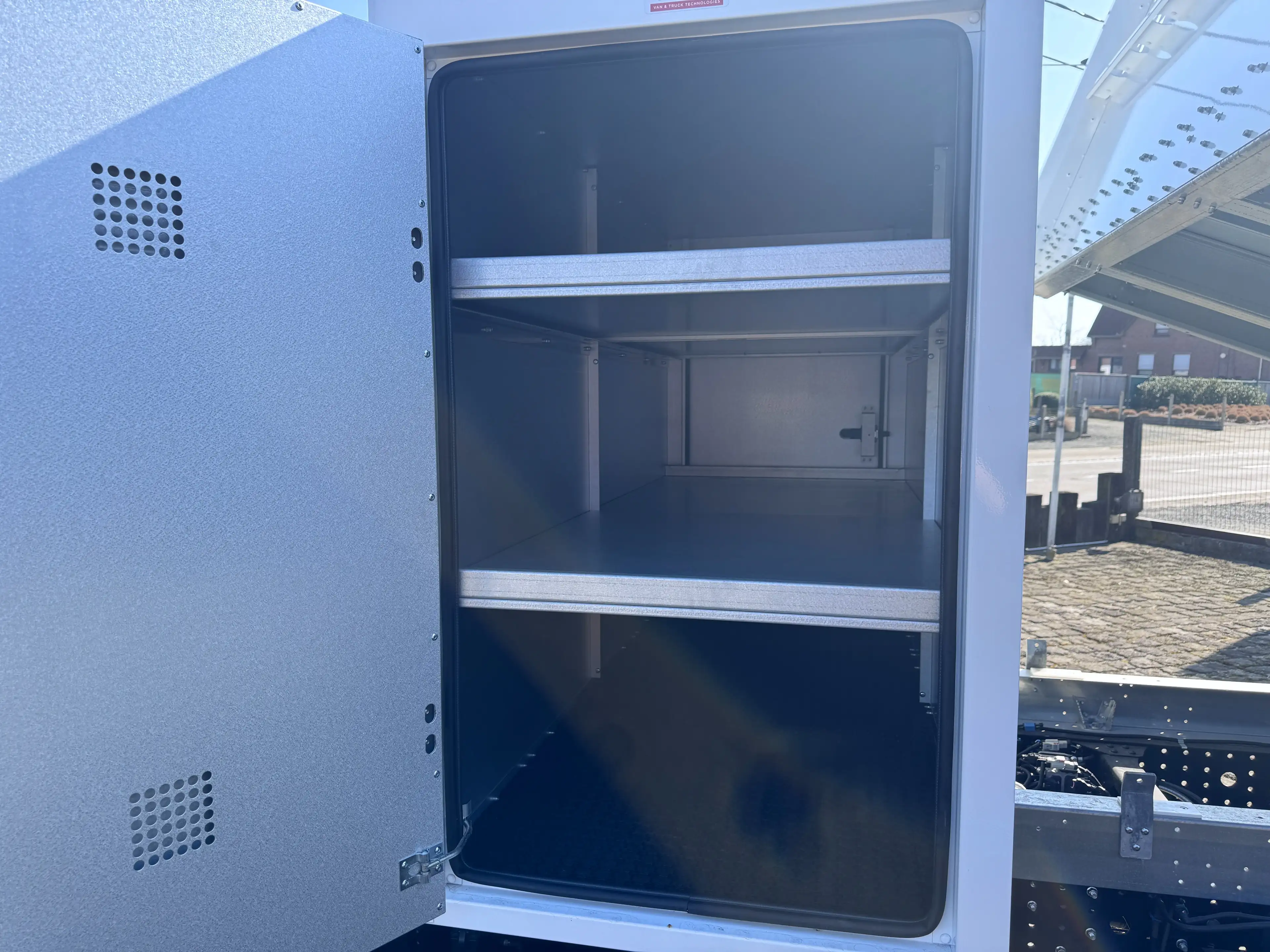 Mitsubishi Canter Canter 3C15 — photo 9