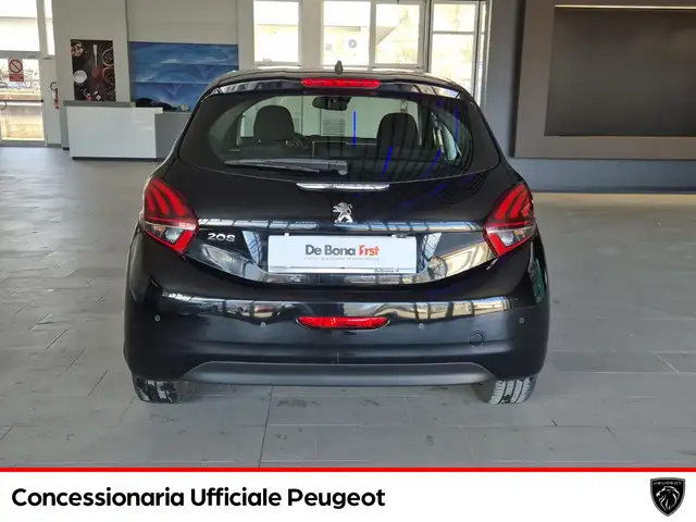 Peugeot 208 view 5
