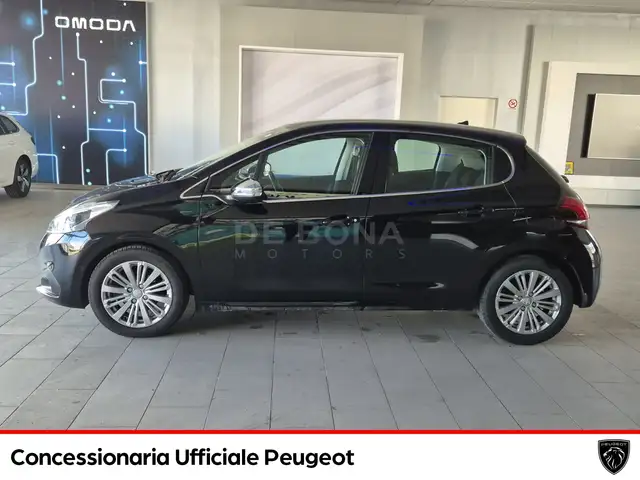 Peugeot 208 view 3