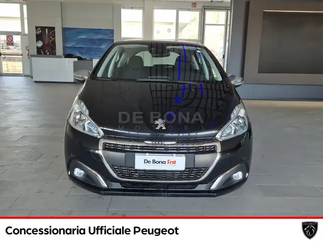 Peugeot 208 view 2