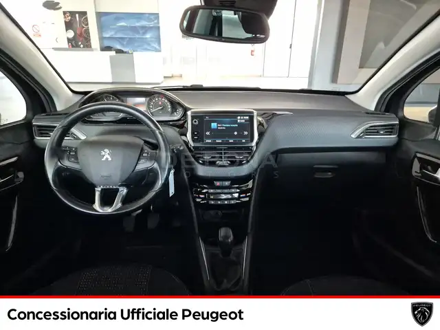 Peugeot 208 view 9