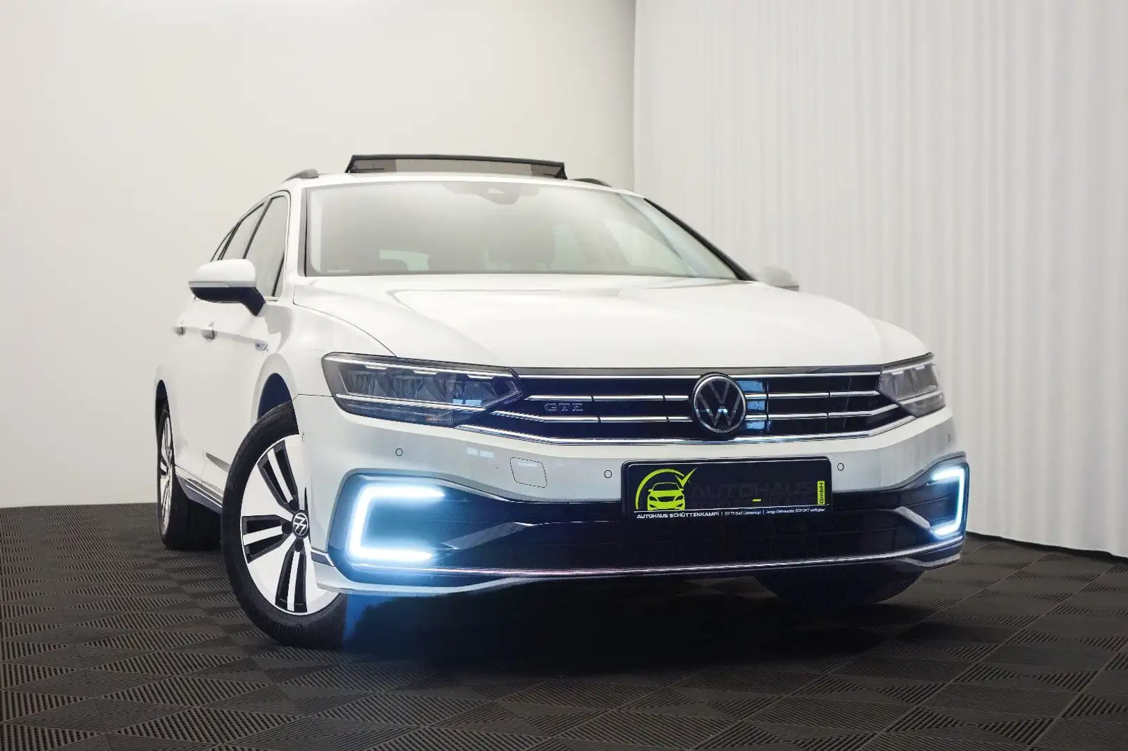 Volkswagen Passat Variant GTE PIH SCHUKO+P-DACH+SRuWR+LED Blanco - 1