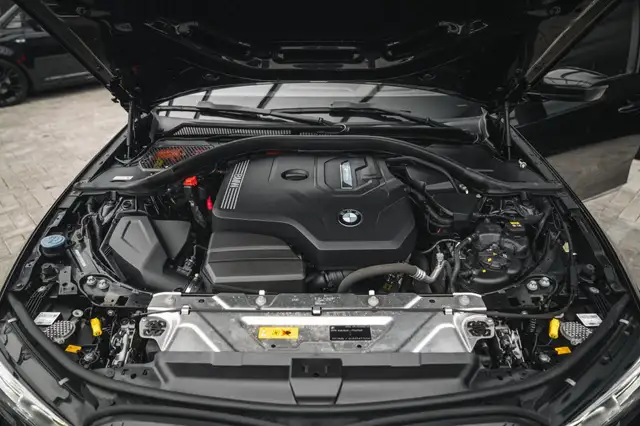BMW 3 Series view 14
