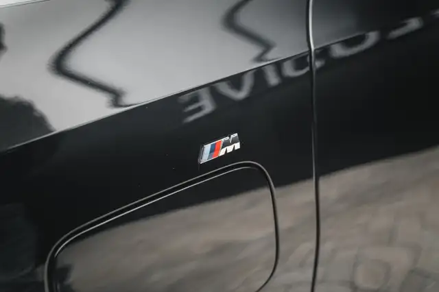 BMW 3 Series view 10