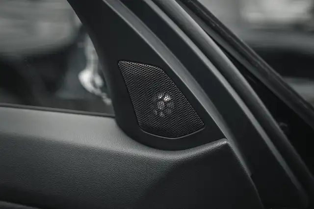 BMW 3 Series view 24