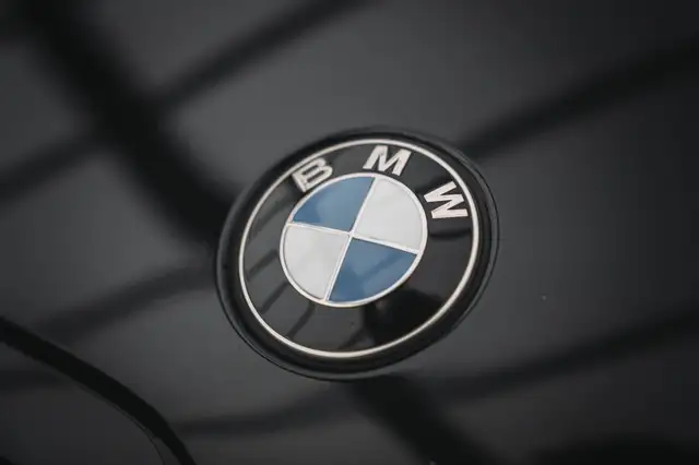 BMW 3 Series view 6