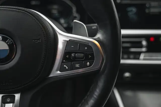 BMW 3 Series view 26
