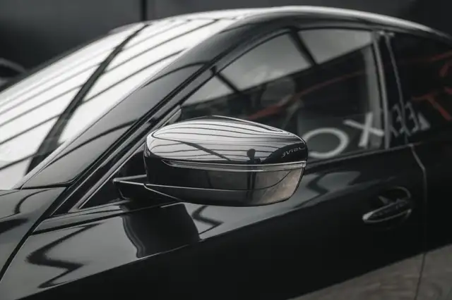 BMW 3 Series view 11