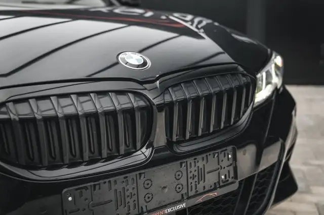 BMW 3 Series view 5