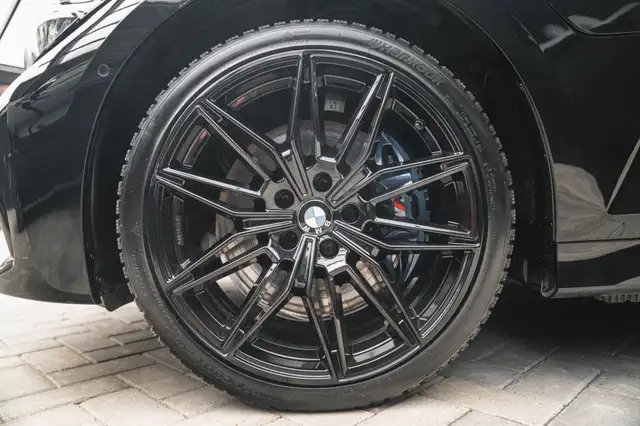 BMW 3 Series view 8