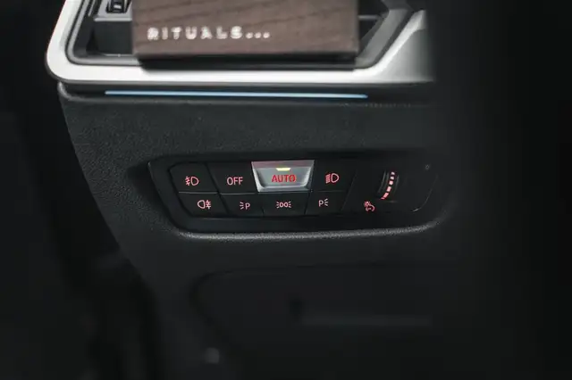 BMW 3 Series view 22
