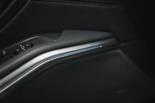 BMW 3 Series view 20
