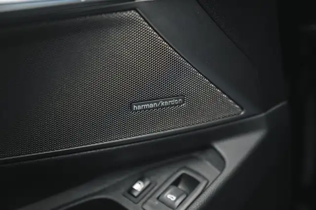 BMW 3 Series view 16