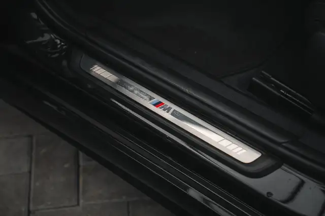 BMW 3 Series view 15
