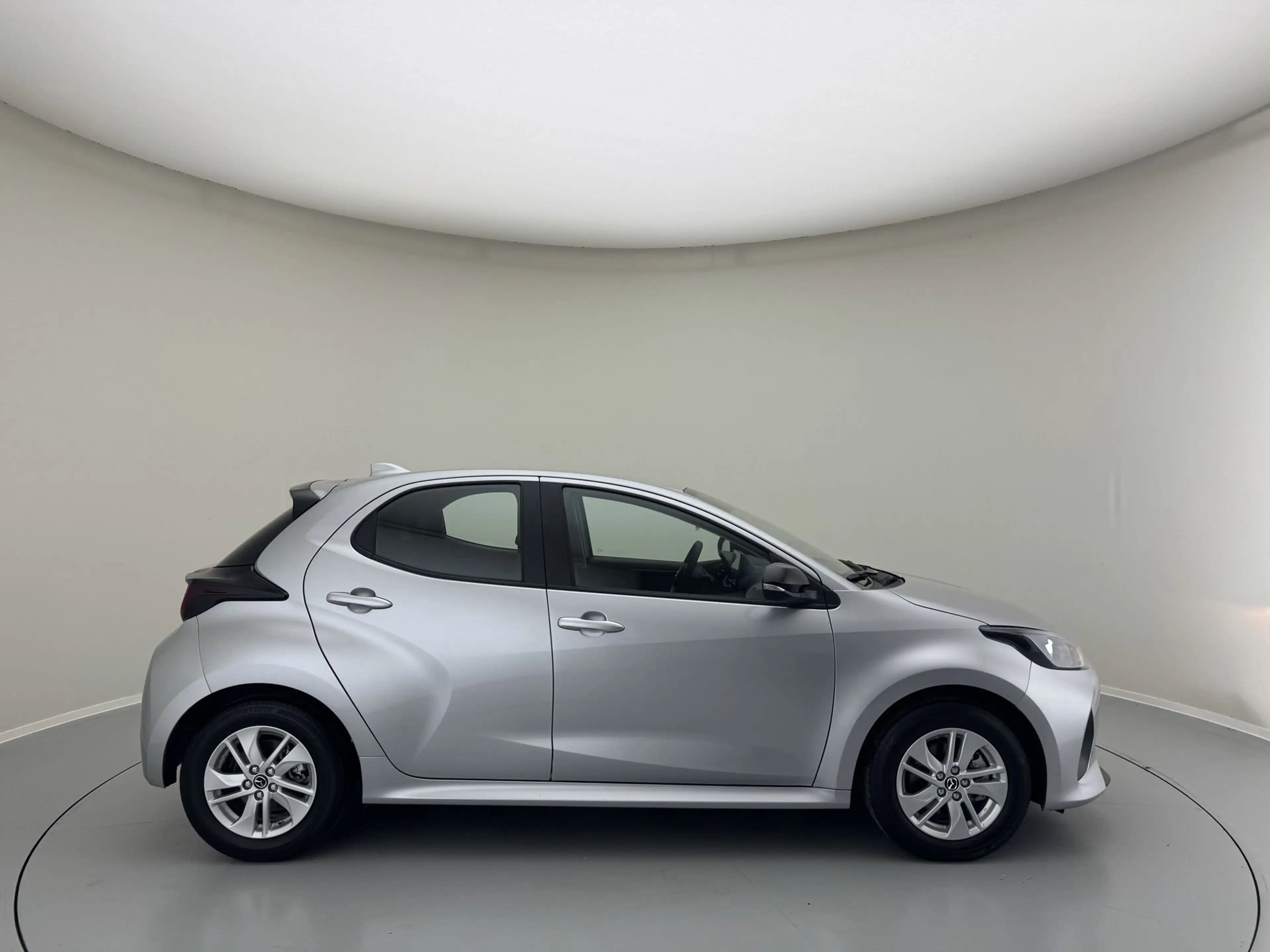 Mazda 2 Centre- line — photo 9