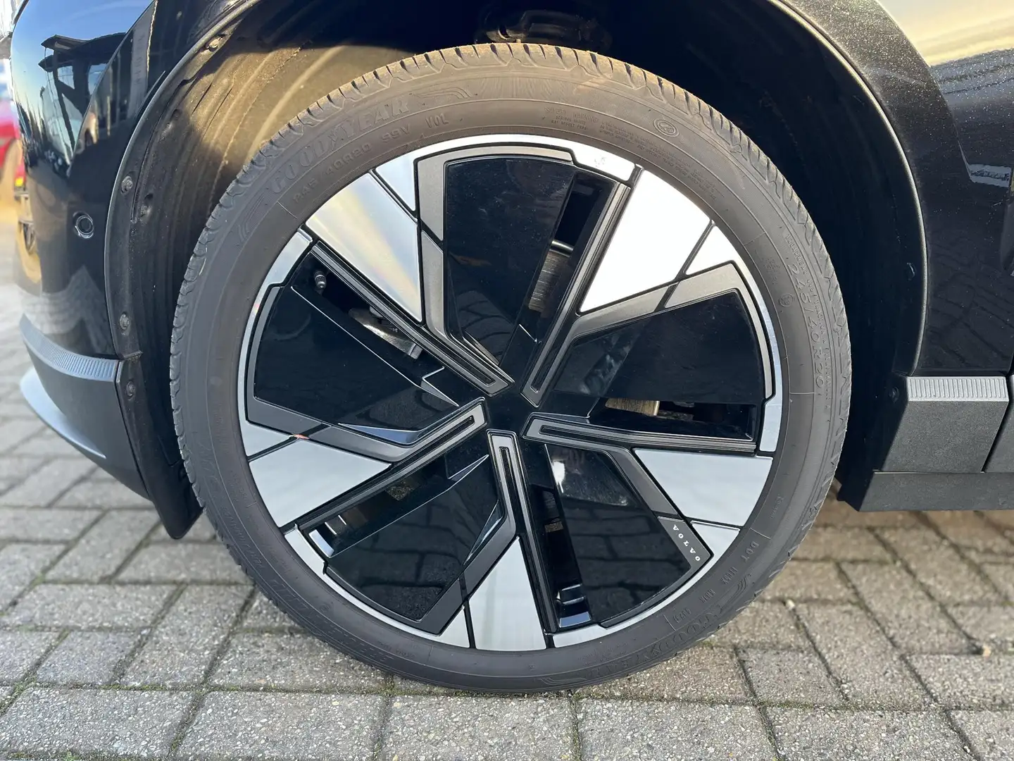 Volvo EX30 Single Motor Extended Range Ultra 69 kWh Zwart - 2