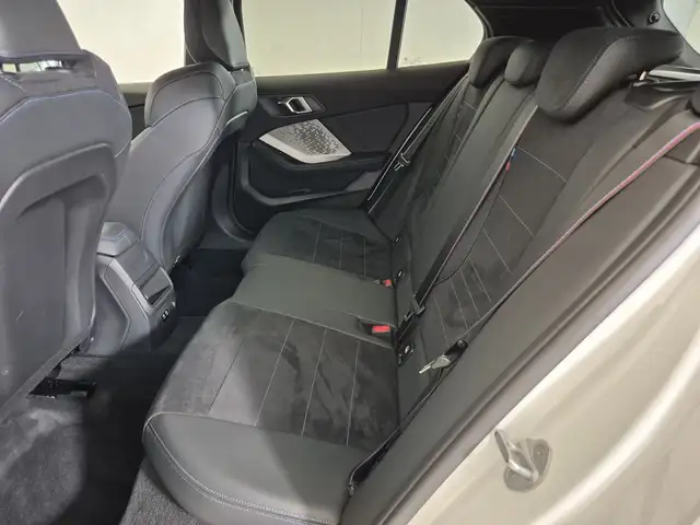 BMW 1 Series view 8
