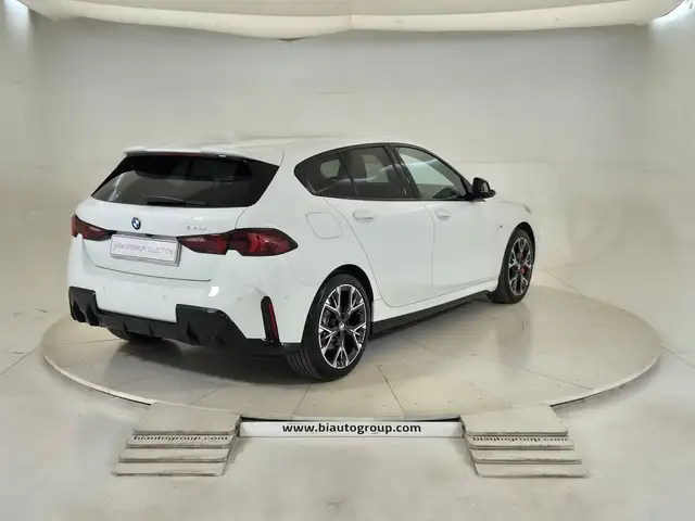 BMW 1 Series view 5
