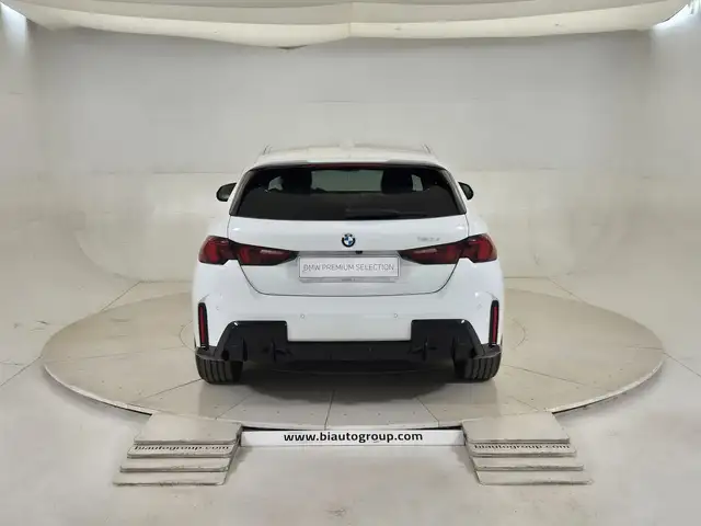 BMW 1 Series view 4