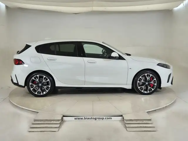 BMW 1 Series view 6