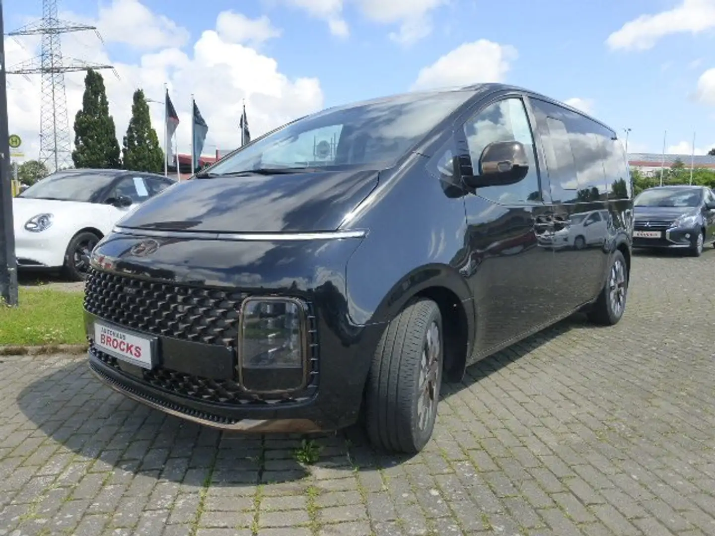 Hyundai STARIA Signature 2WD + Zugvorrichtung Чорний - 1