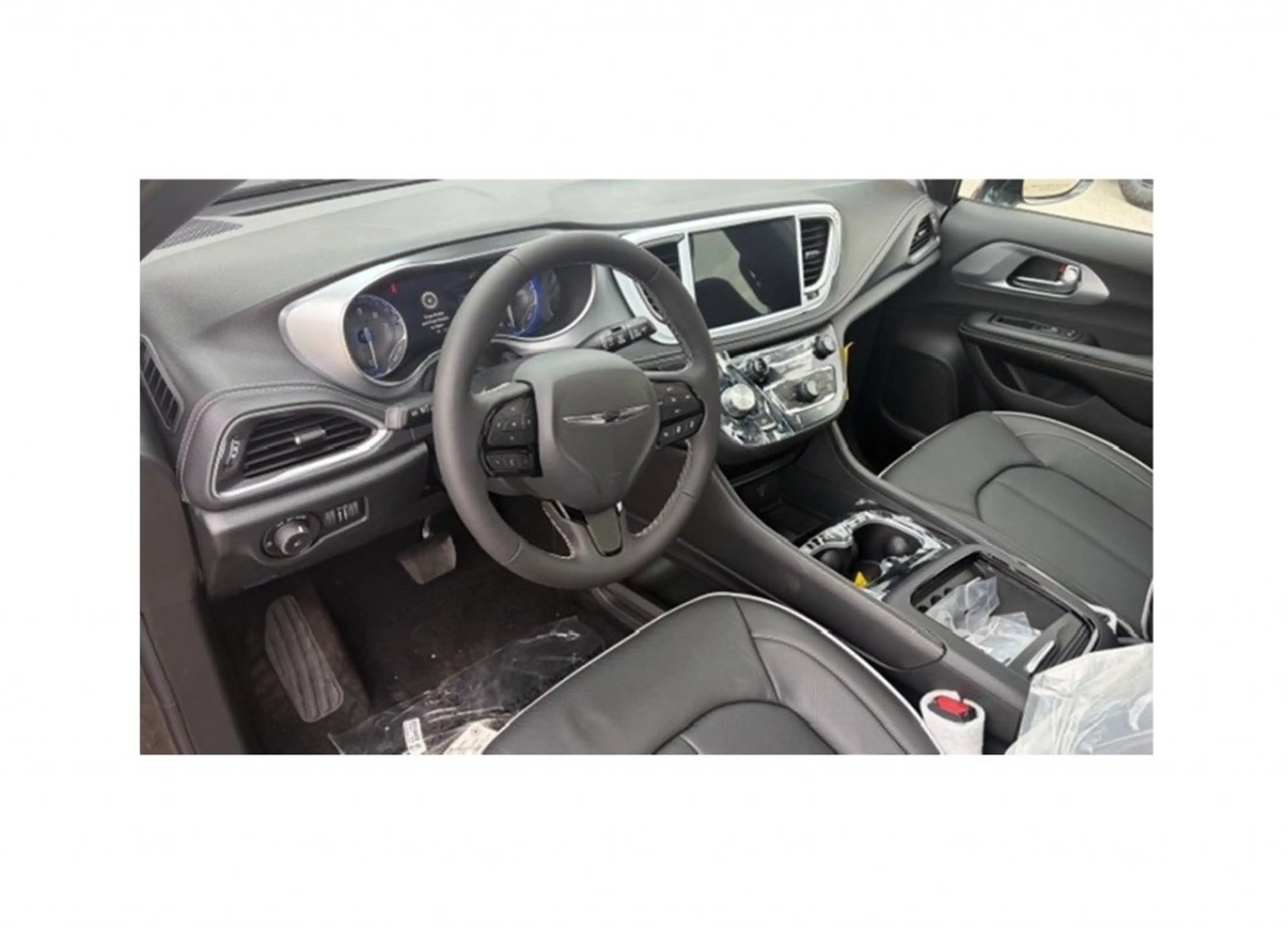 Chrysler Pacifica Limited AWD 7 seater — photo 4