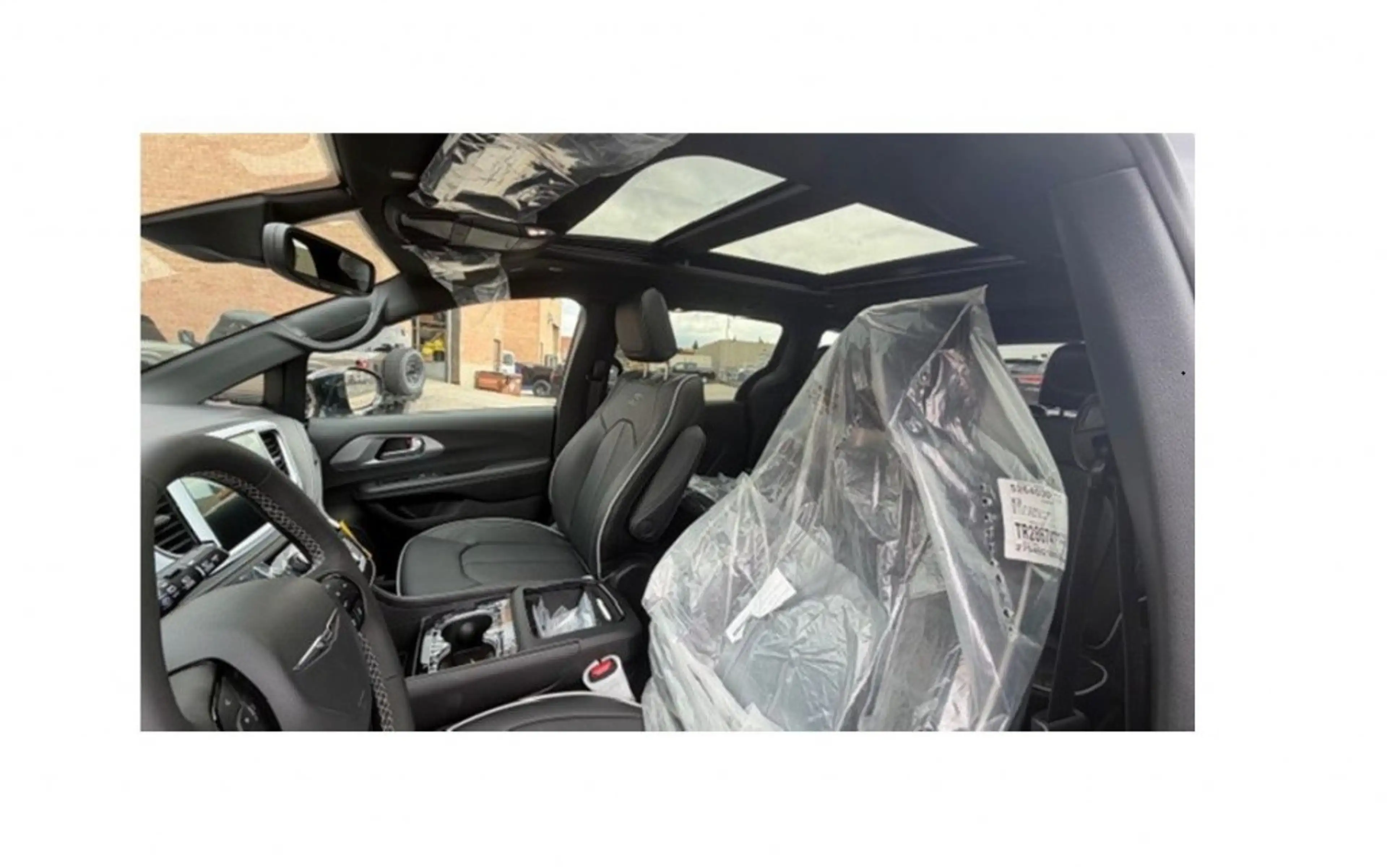 Chrysler Pacifica Limited AWD 7 seater — photo 9