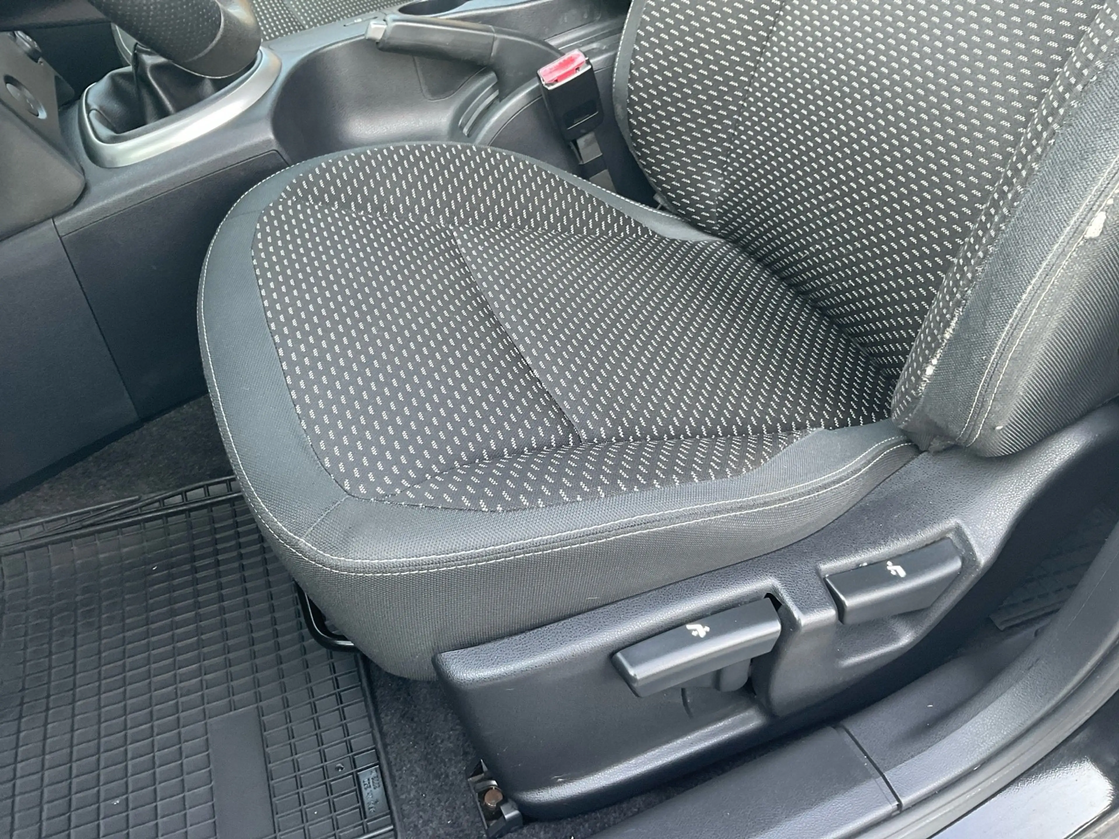 Nissan Qashqai 1.6 Acenta 2xKlima KlimaA LM PDC — photo 8