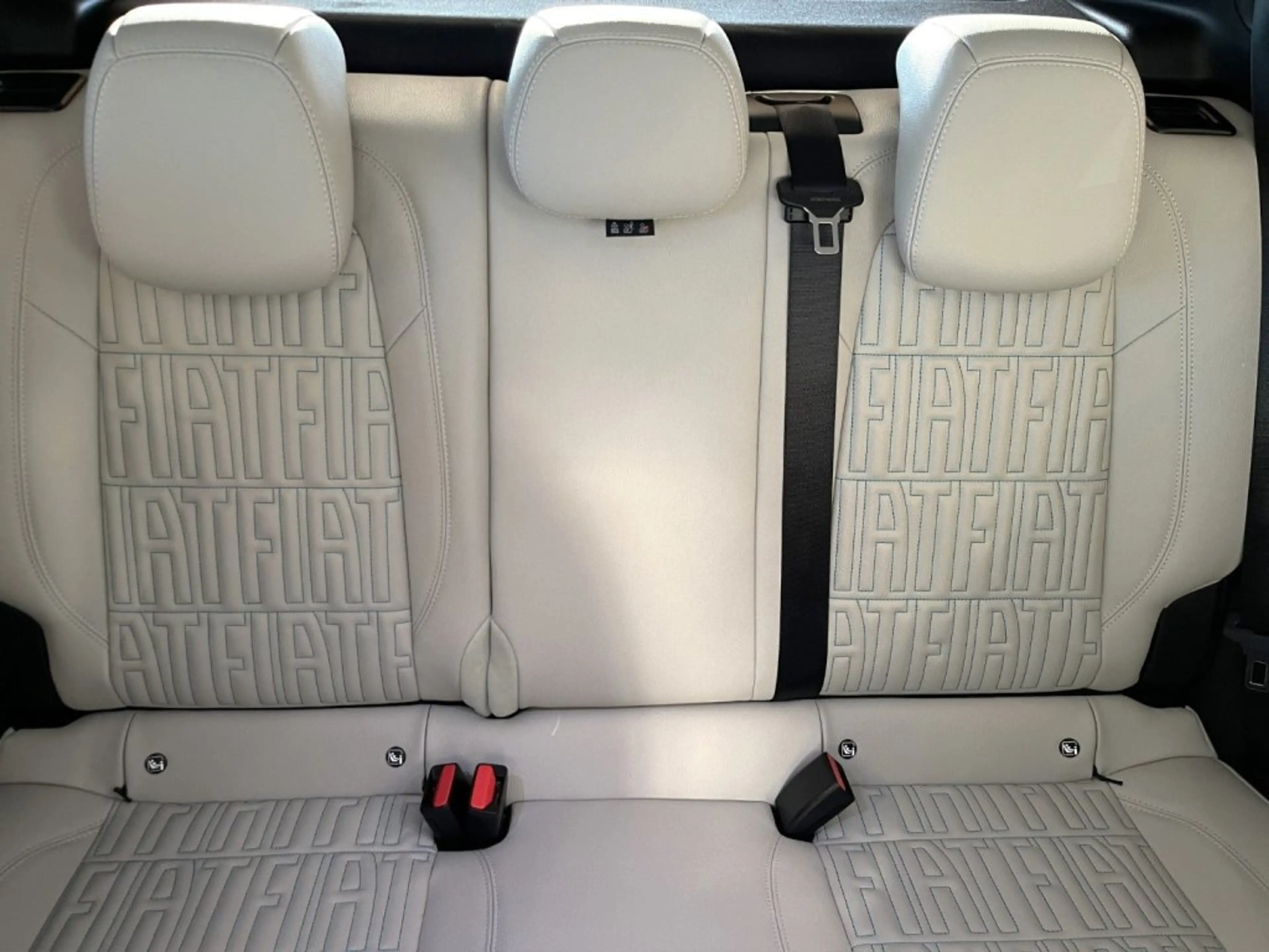 Fiat 600 La Prima MHEV 145 e-DCT6 Automatik — photo 13
