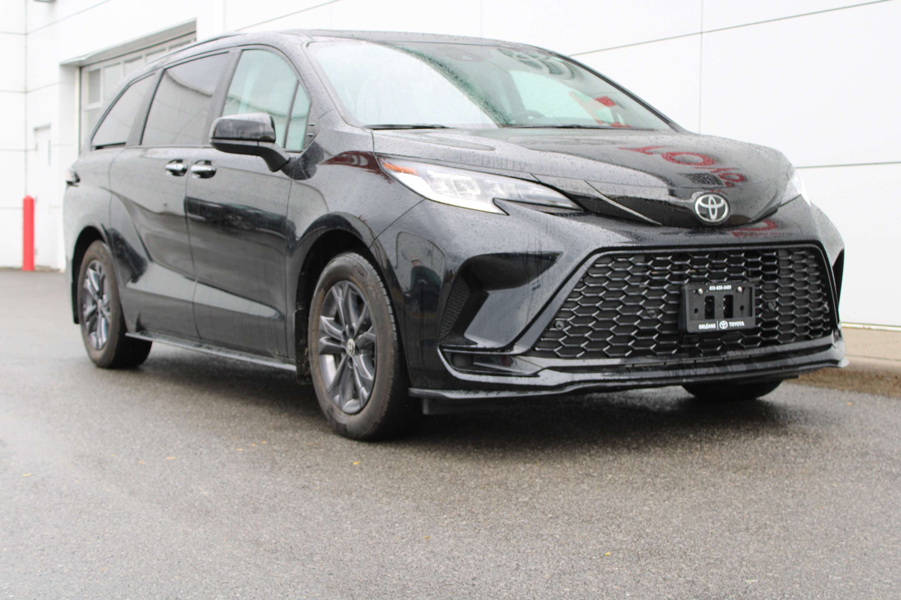 2026 Toyota Sienna XSE | NO REPORTED ACCIDENTS | ONE OWNER — снимка 2