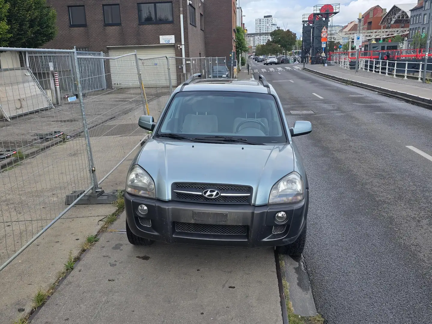 Hyundai TUCSON 2.0i 16v 4WD Grau - 1