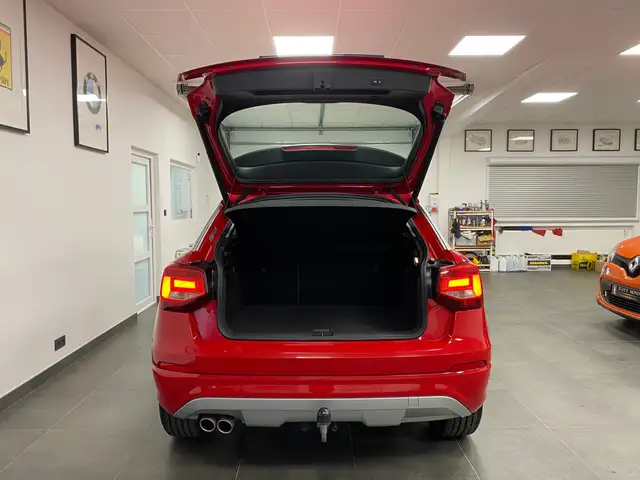 Audi Q2 view 8