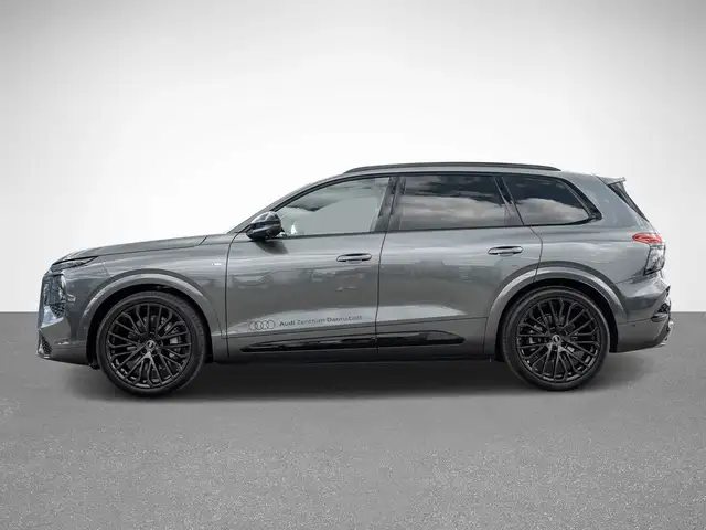 Audi Q7 view 3