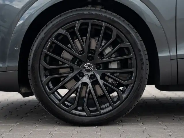 Audi Q7 view 13