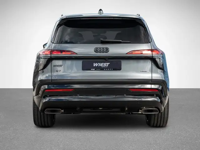 Audi Q7 view 6