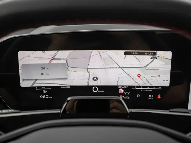 Audi Q7 view 14