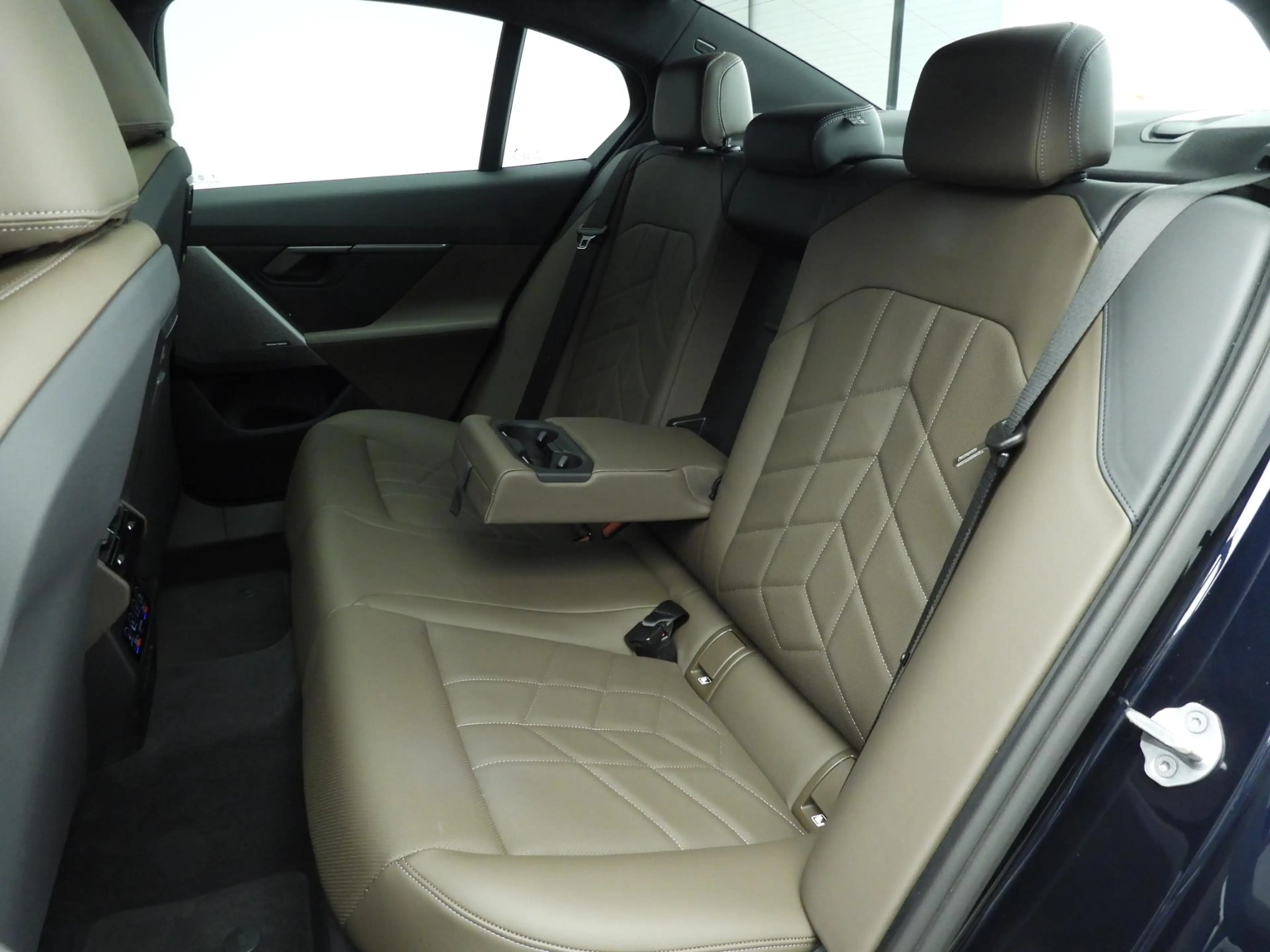 BMW i5 Sedan eDrive40 | M-Sportpakket | LED | Leder | HUD — photo 8