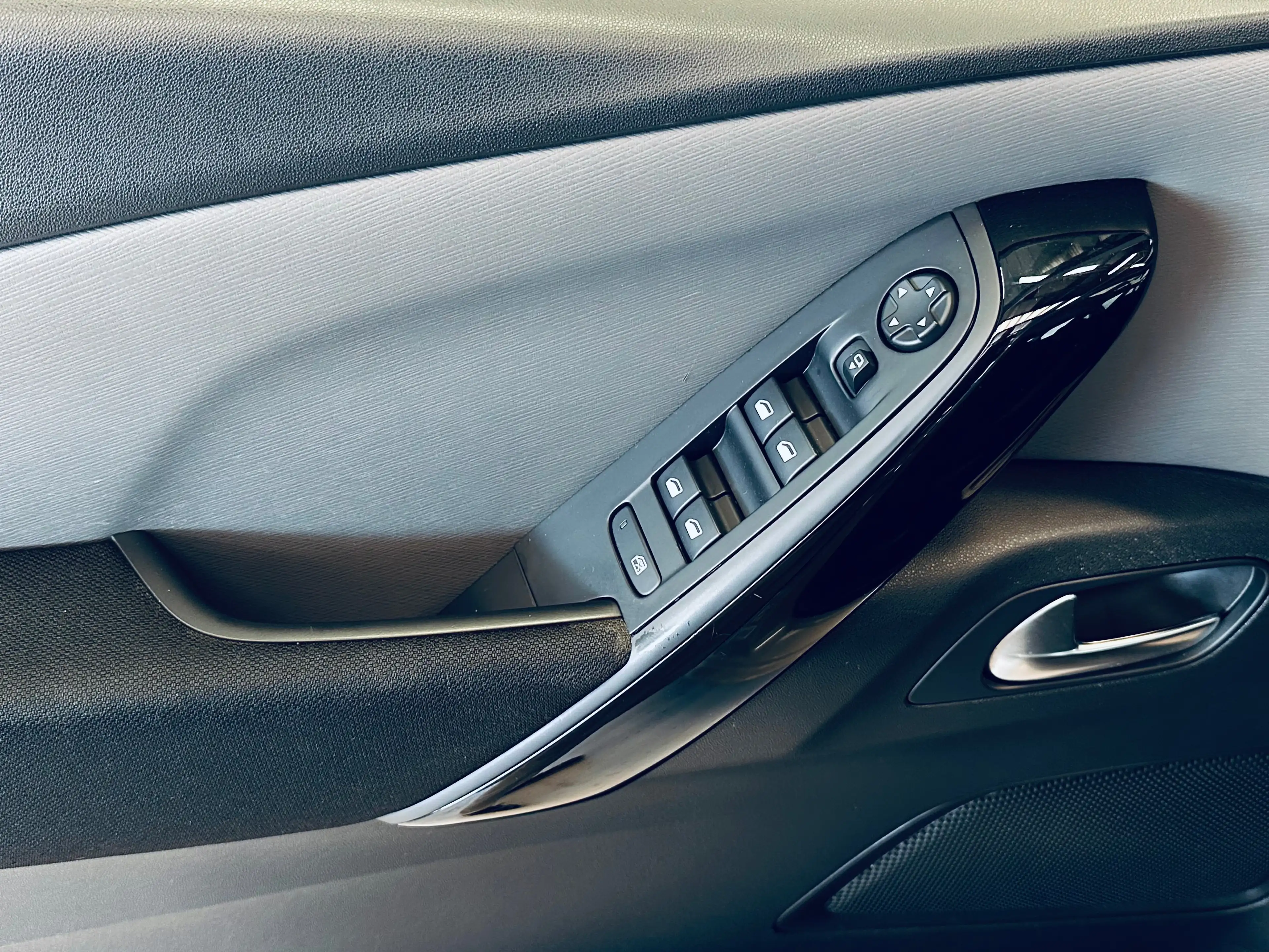Citroen C4 Picasso 1.2 BOITE AUTO CAMERA NAVI CLIM PDC BLUETOOTH — photo 9