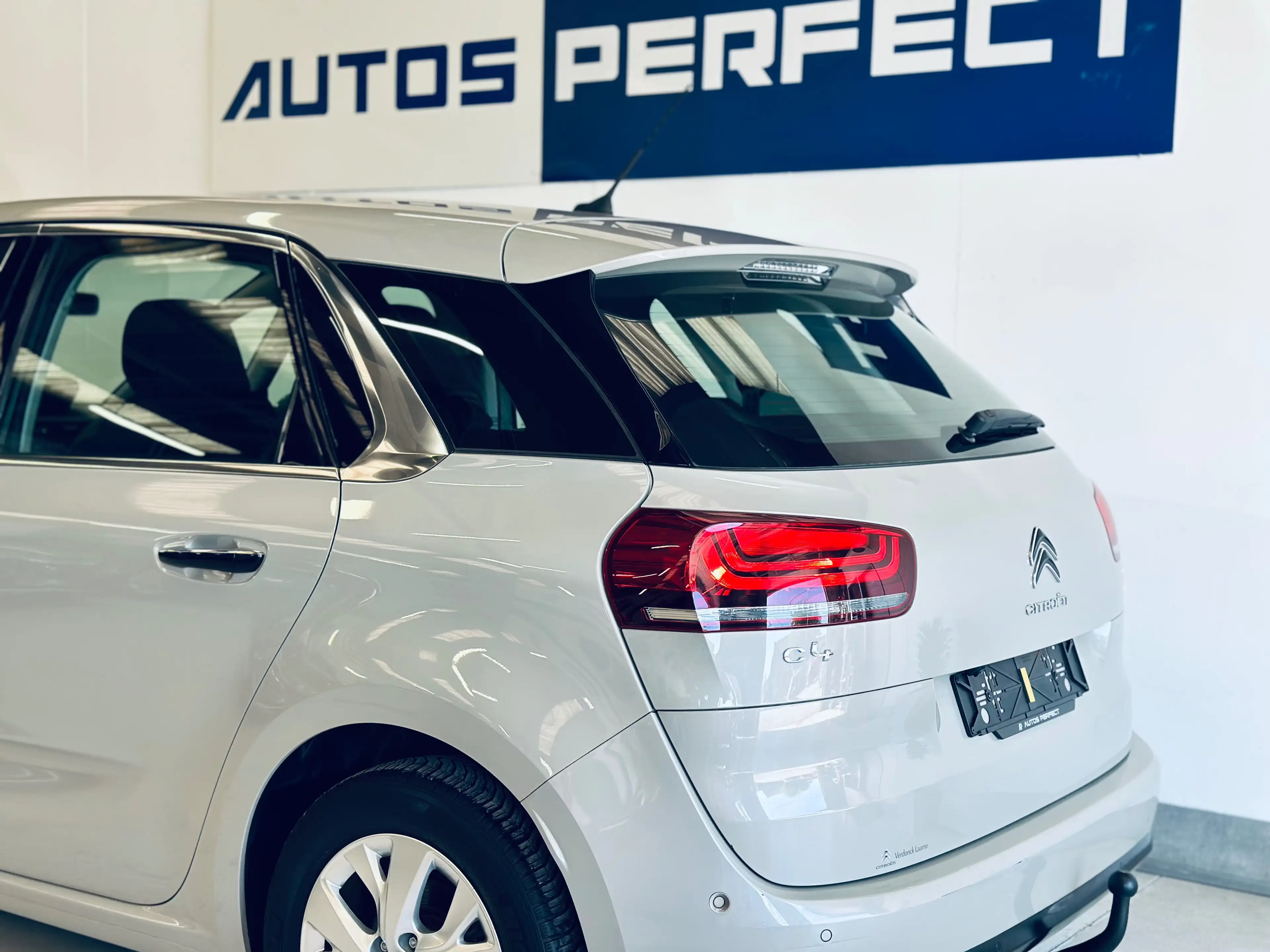 Citroen C4 Picasso 1.2 BOITE AUTO CAMERA NAVI CLIM PDC BLUETOOTH — photo 6