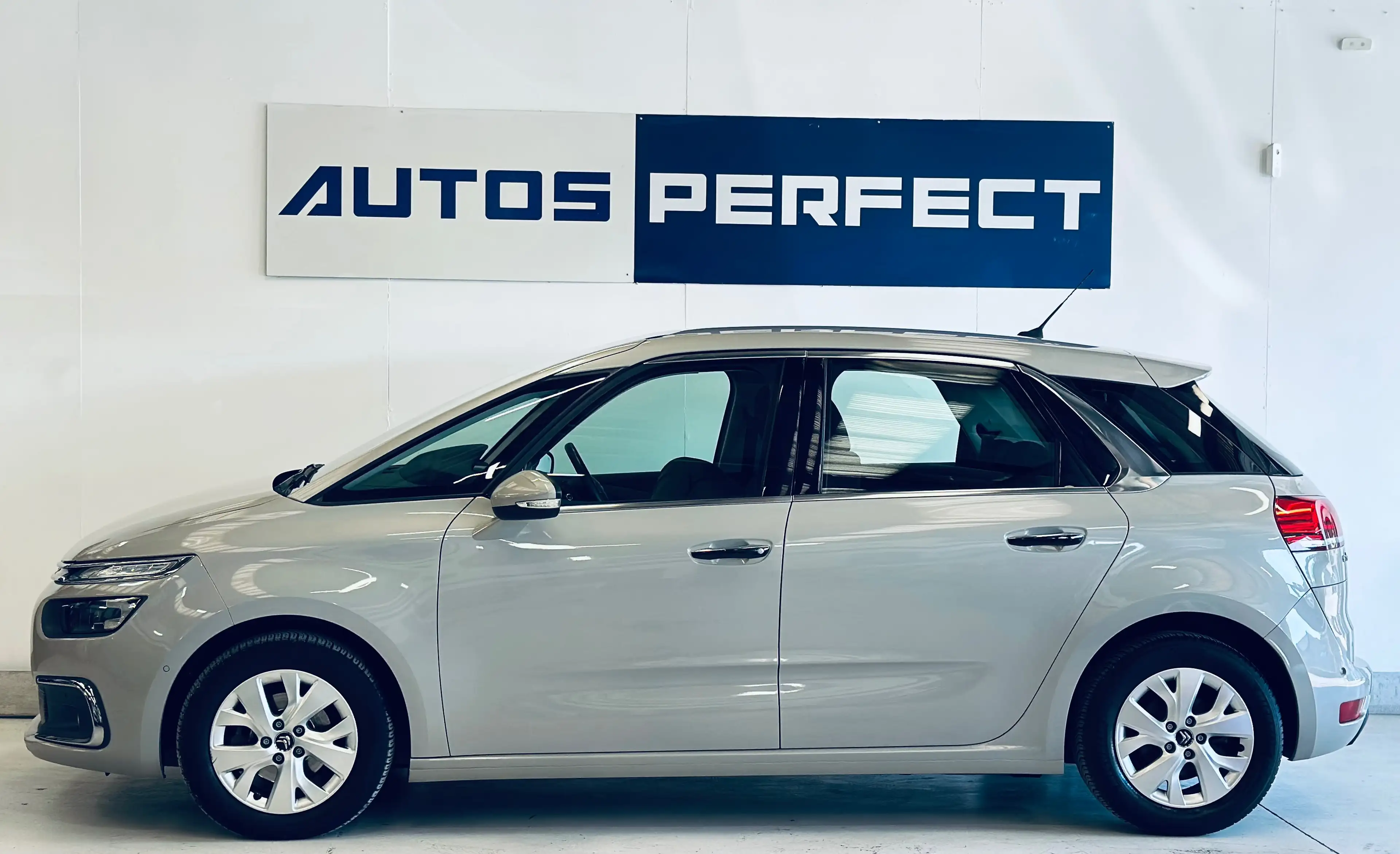Citroen C4 Picasso 1.2 BOITE AUTO CAMERA NAVI CLIM PDC BLUETOOTH — photo 3