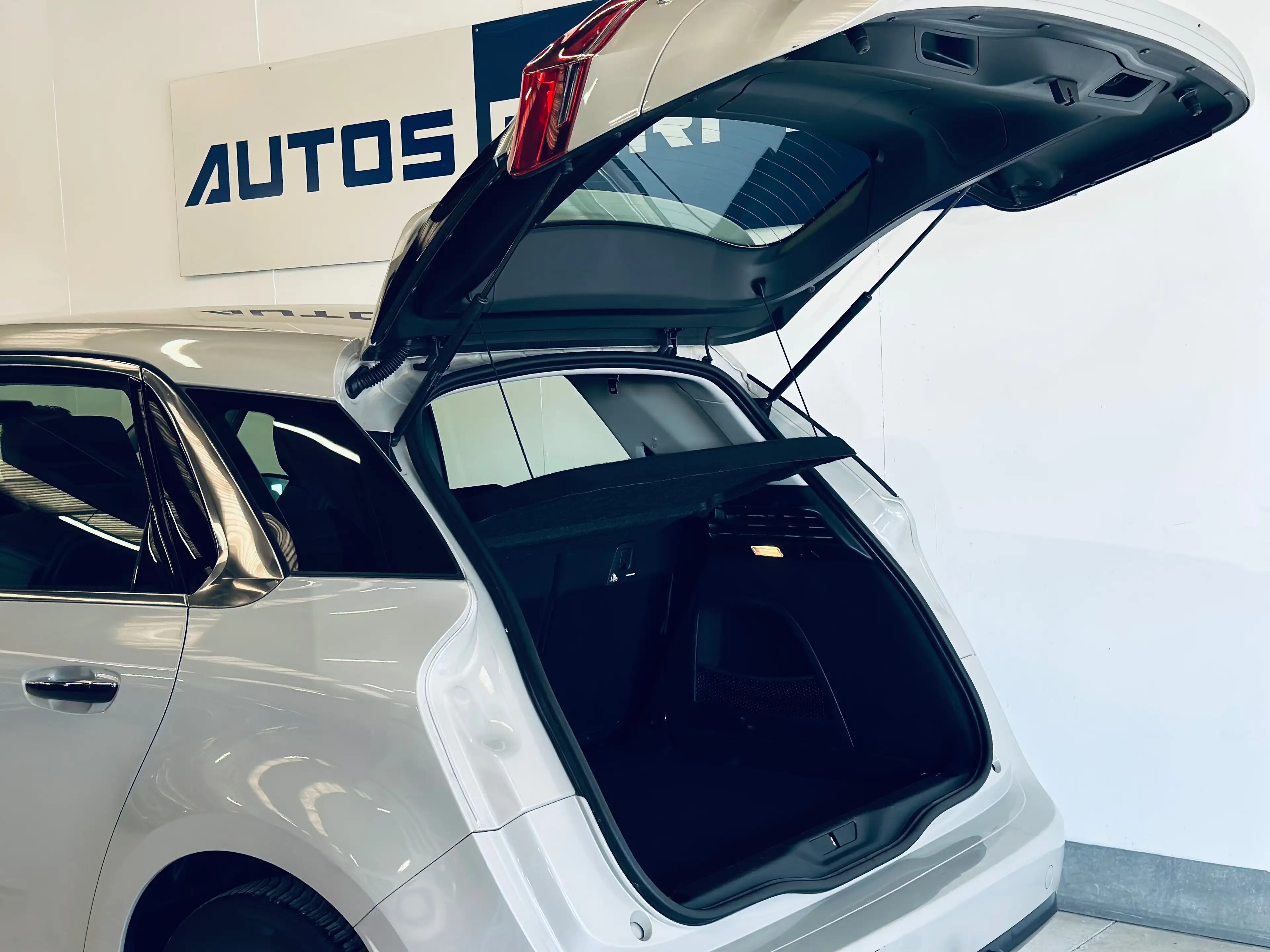Citroen C4 Picasso 1.2 BOITE AUTO CAMERA NAVI CLIM PDC BLUETOOTH — photo 14